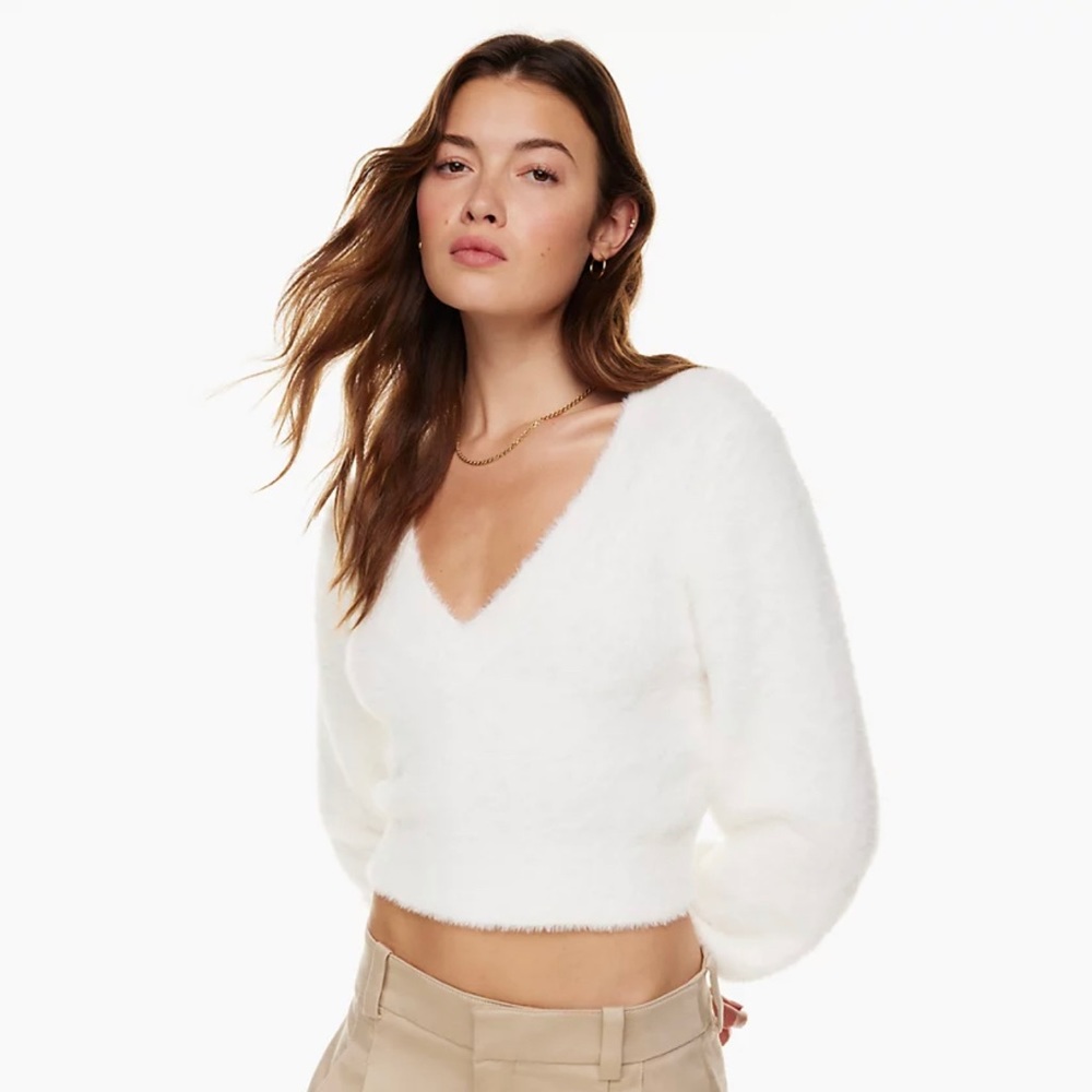 Aritzia Sunday Best Kitten V-neck White Fuzzy Sweater Medium